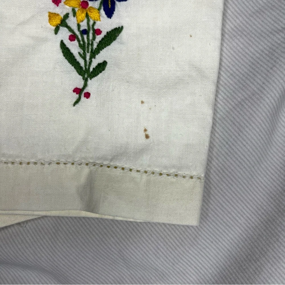 Pair of Vintage Cream Linen Tea Towels Puffy Embroidered Flowers 17x10
